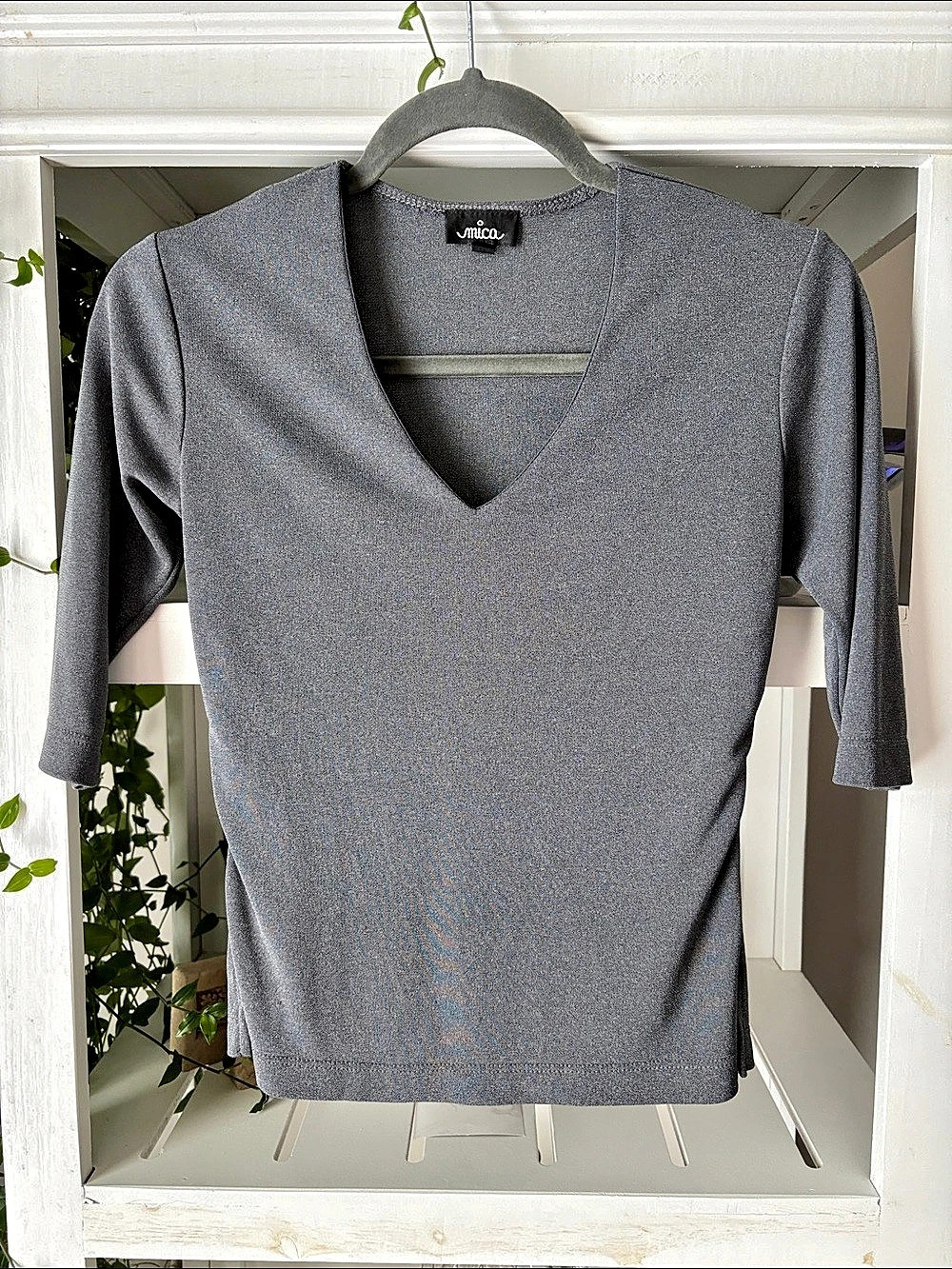 Mica Gray V-Neck Long Sleeve Top Size P Like New